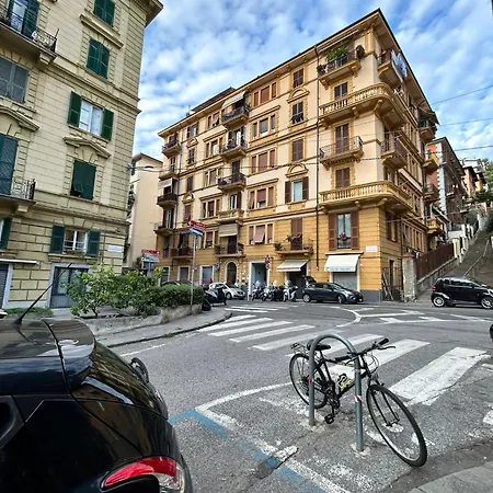 Aura Apartment *